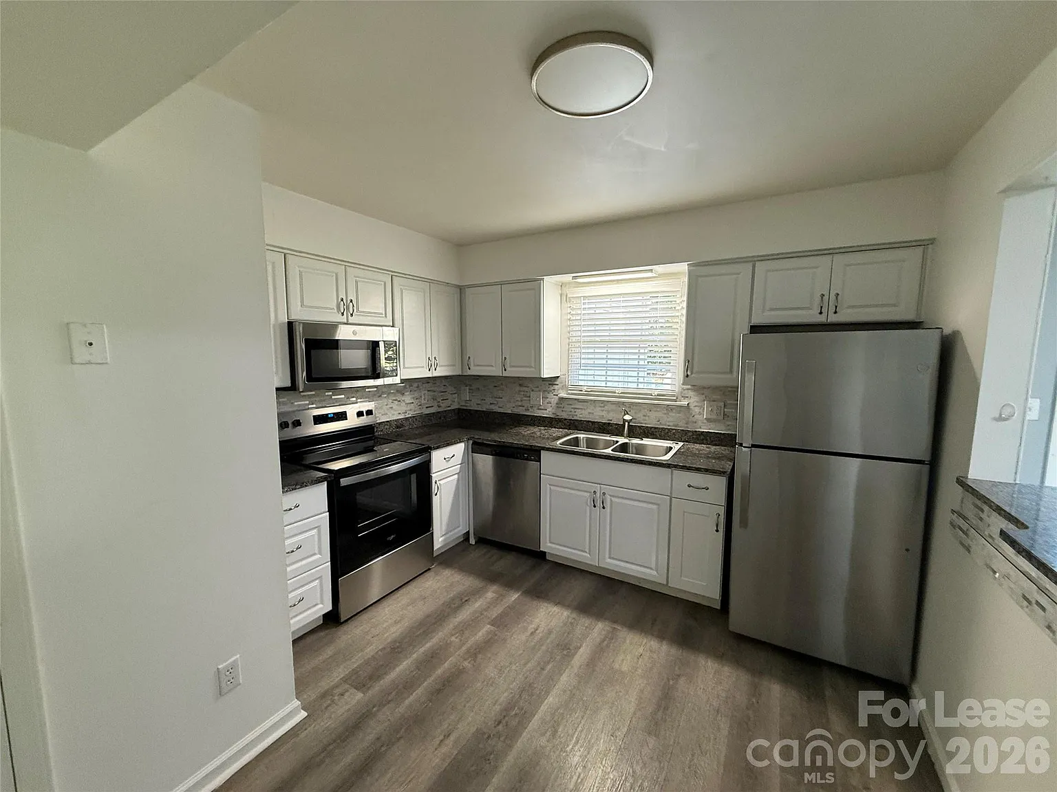 3 bed, 2.5 bath, 1176 sqft, $1,950 — Photo 2