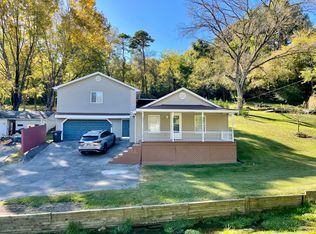 301 Independence Ave, Mt Carmel, TN 37645