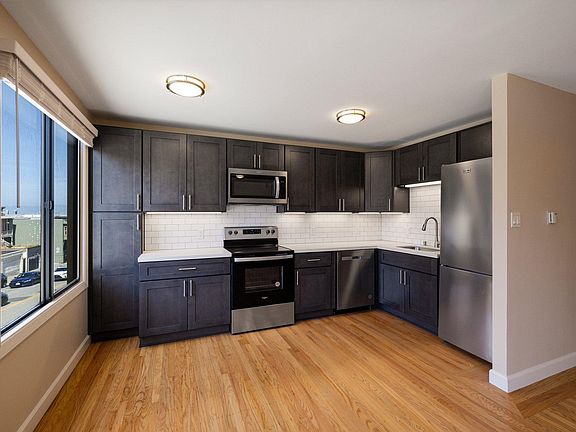 3rd image of 785 Bay St APT 1
