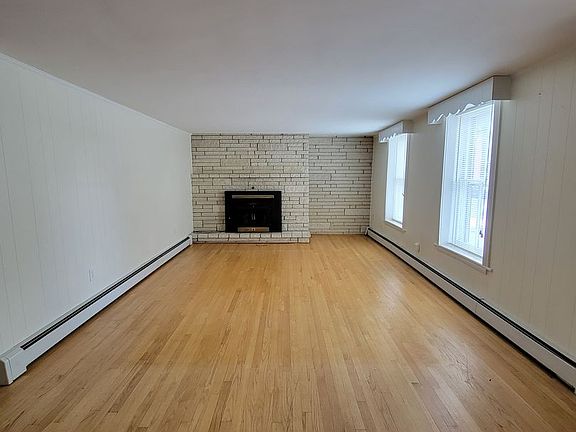 3rd image of 133 N Carlisle St