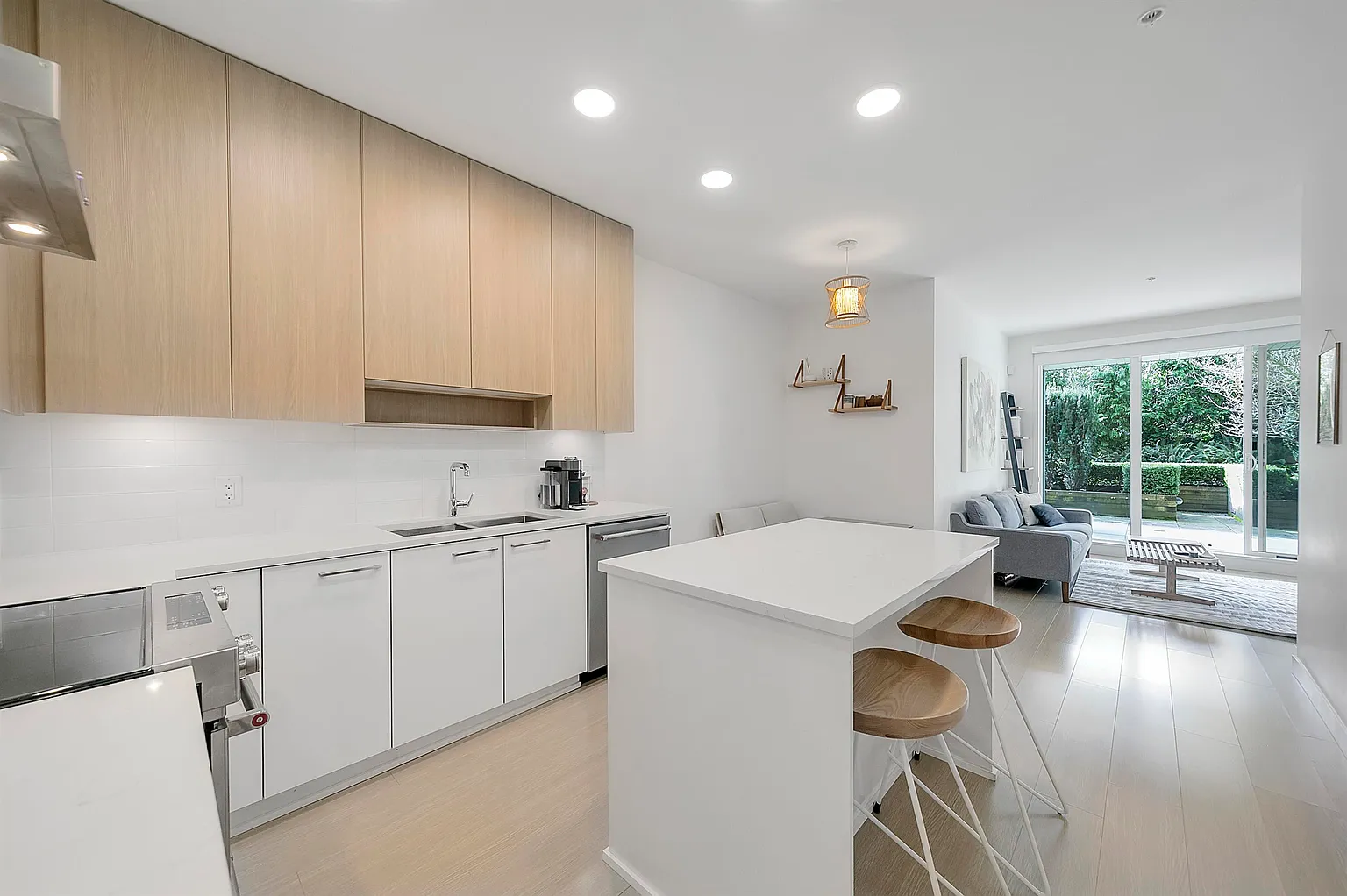 5460 Broadway #210 photo 1