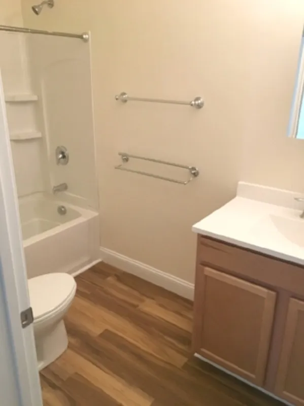 4 bed, 1.0 bath, $4,480 — Photo 4