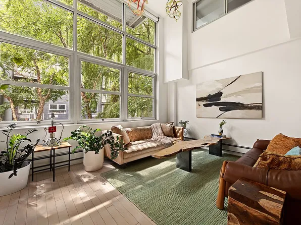 100 N 3rd St APT 2C, Brooklyn, NY 11249