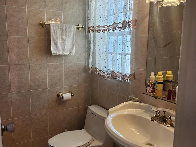 2400 NE 1st Ln #206 — Photo 11