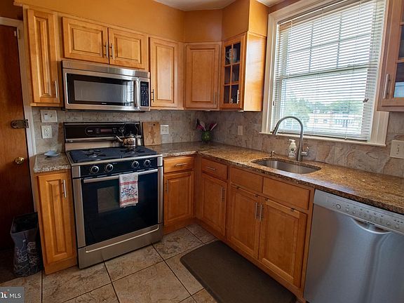 5th image of 1334 E Cardeza St