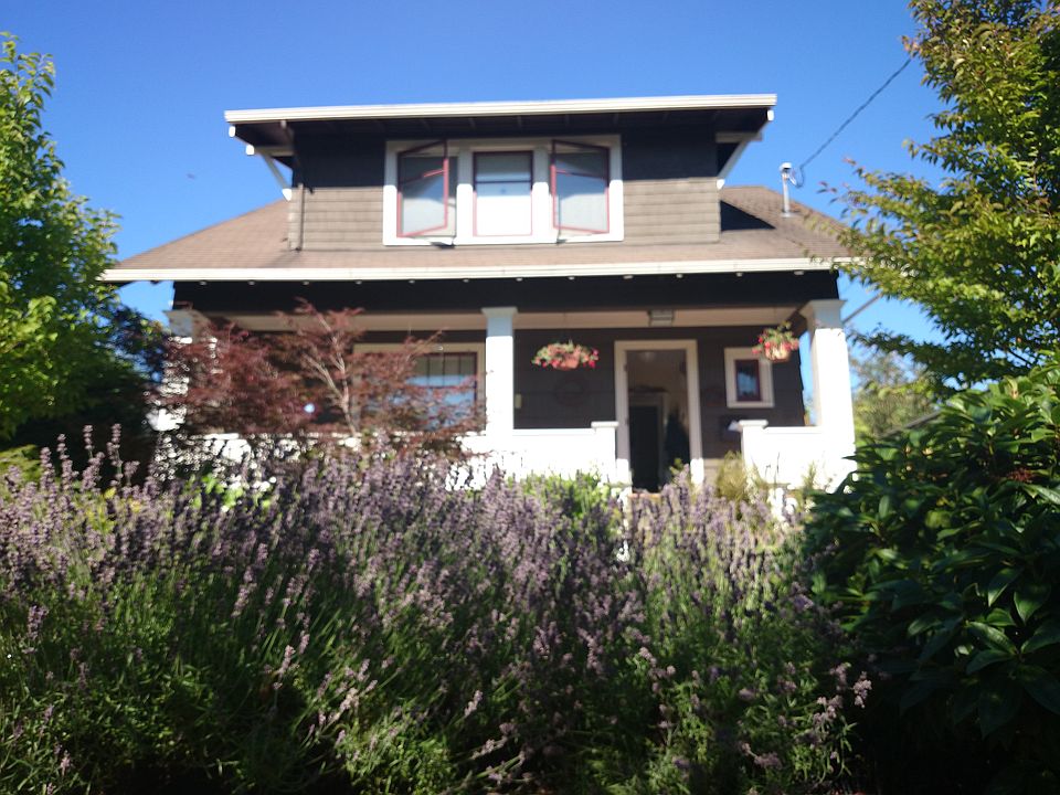 2nd image of 2215 2nd Ave N