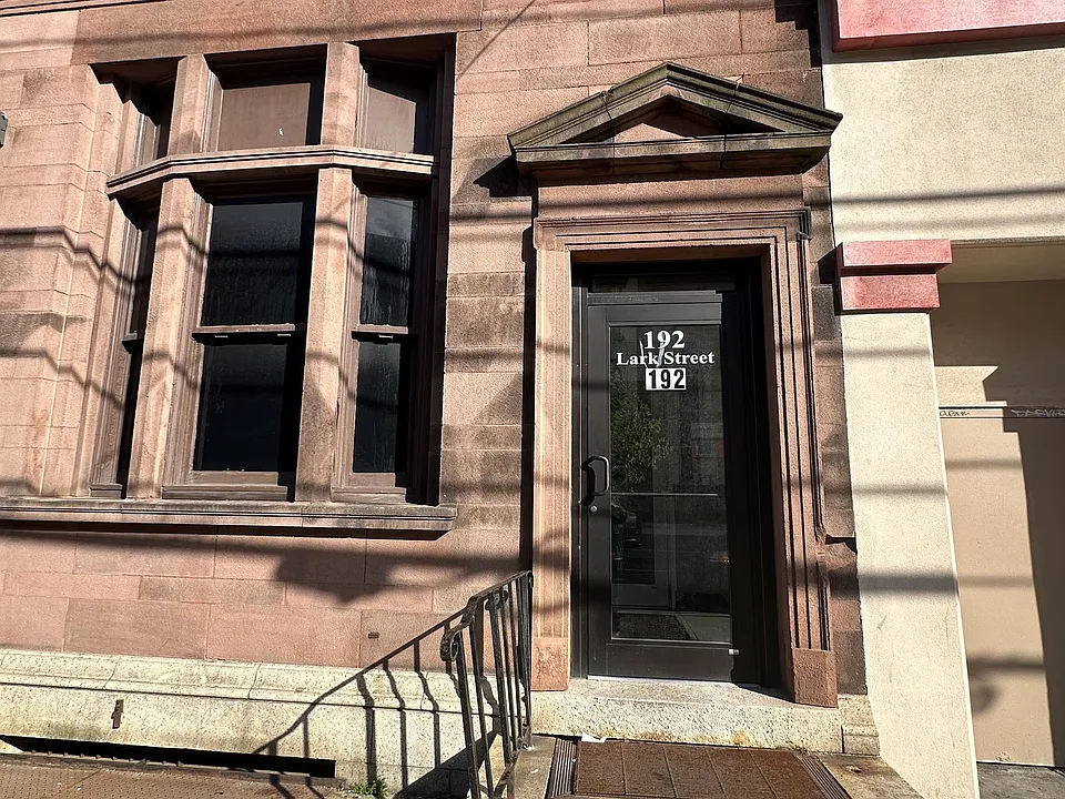 192 Lark St