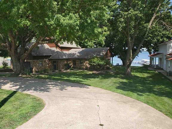 3rd image of 2810 Breezy Heights Dr