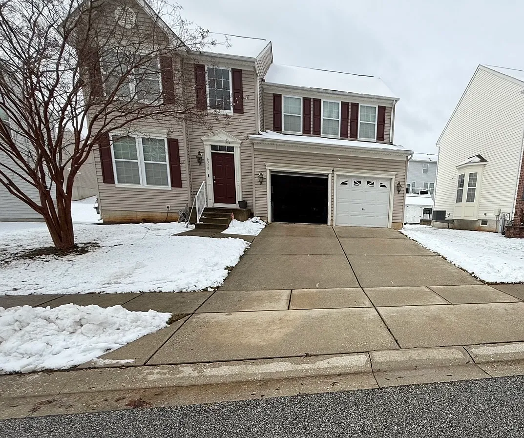 4 bed, 2.5 bath, 2302 sqft, $775 — Photo 1
