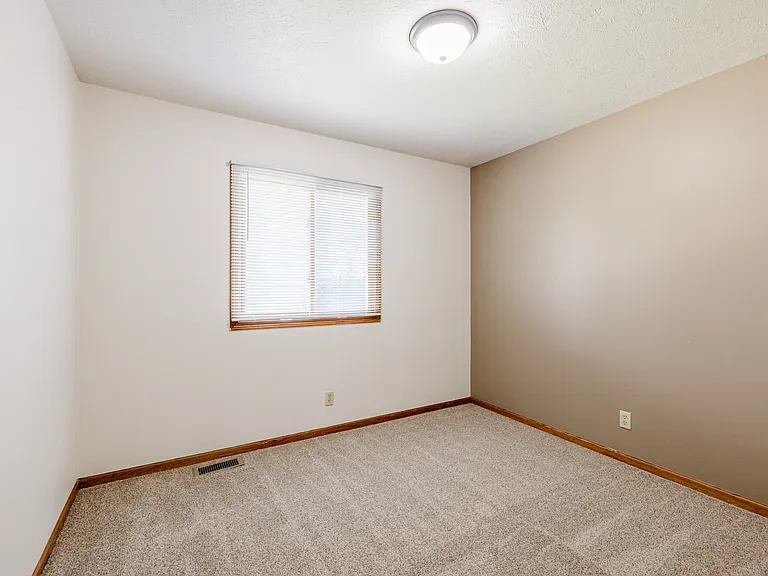 5155 S 80th St — Photo 12
