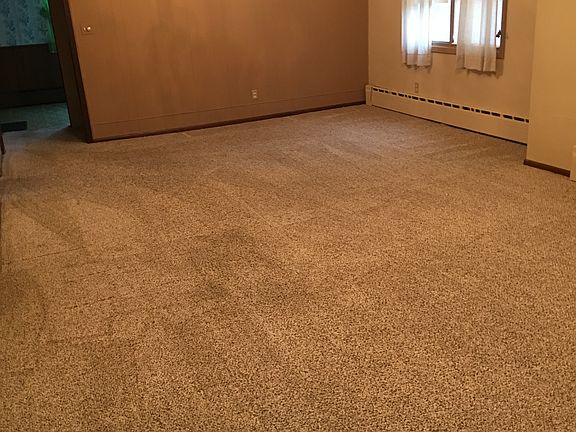 dining/living room 14' x 23'