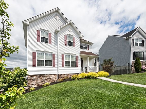 2nd image of 257 Winding Hill Dr
