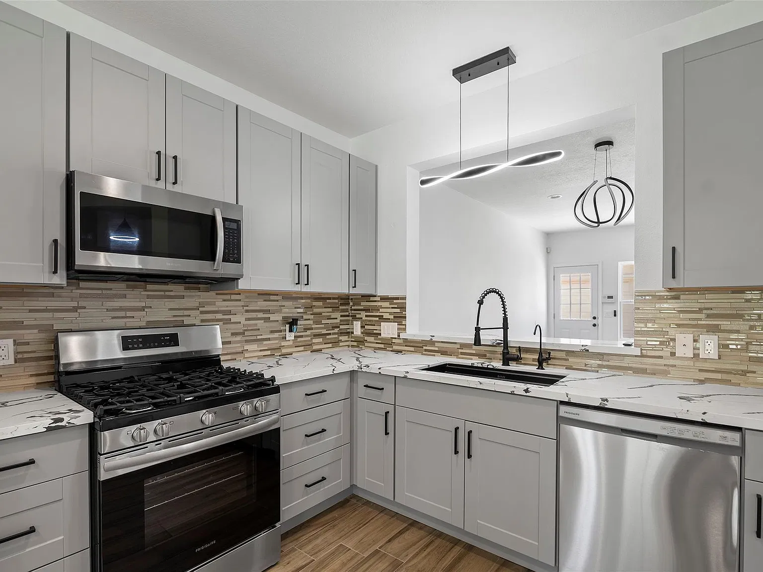 3 bed, 2.5 bath, 1564 sqft, $2,050 — Photo 1