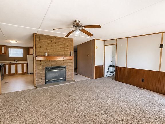 3rd image of 398 Avenue