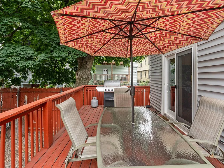 7 Howe St — Photo 28