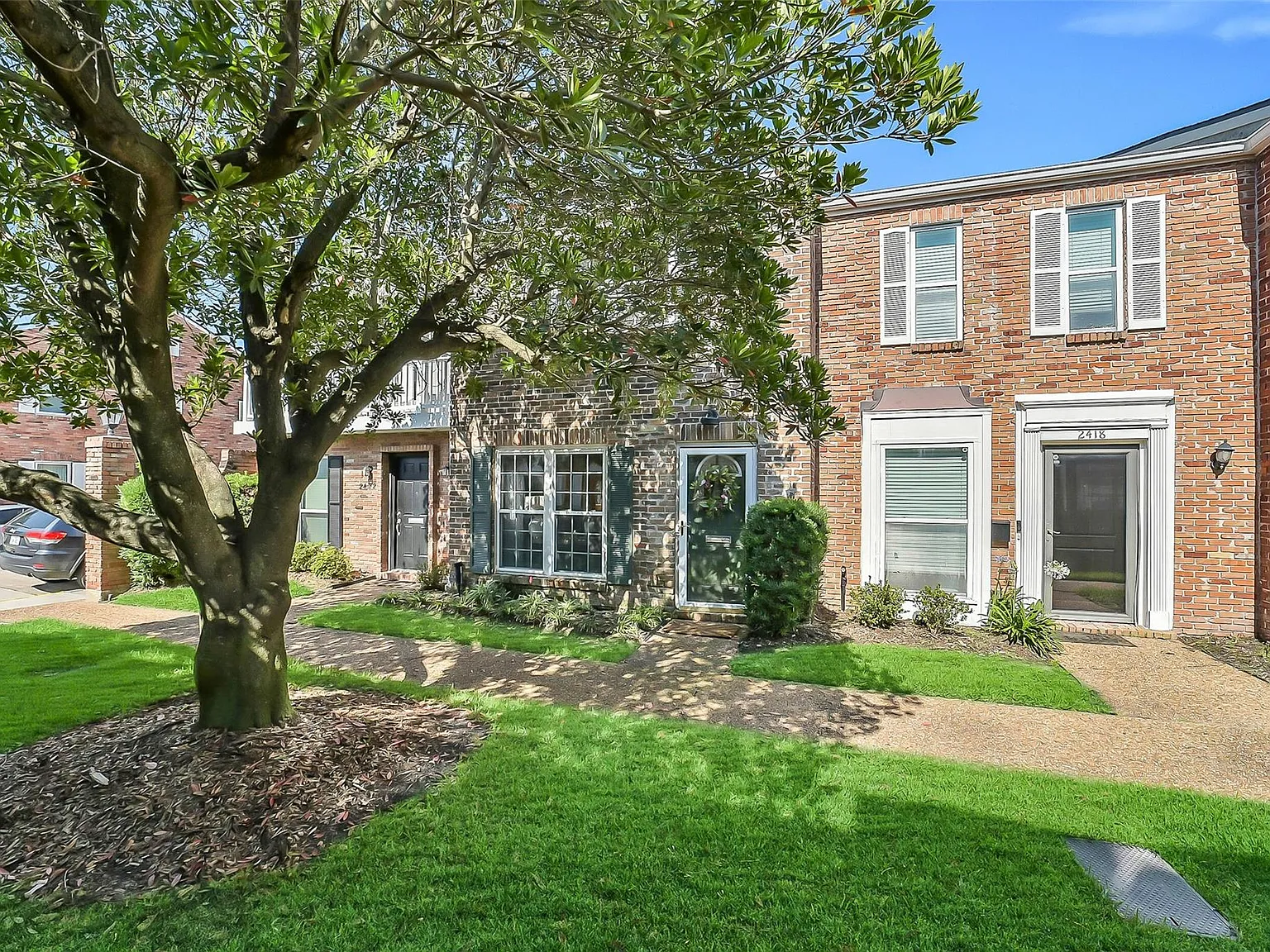 2 bed, 1.5 bath, 1394 sqft, $2,200 — Photo 1