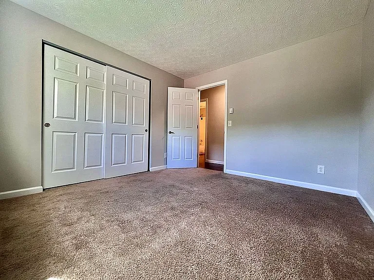 250 E State Rd #7 — Photo 4