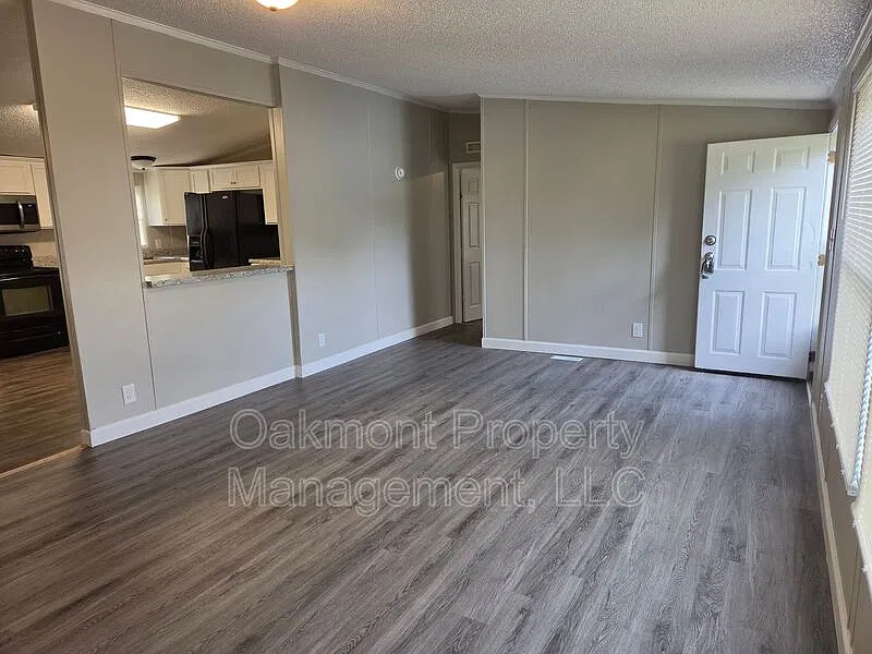 4 bed, 2.0 bath, 1680 sqft, $1,395 — Photo 4