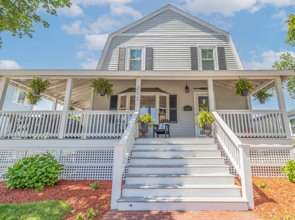 203 Samoset Ave, Hull, MA 02045