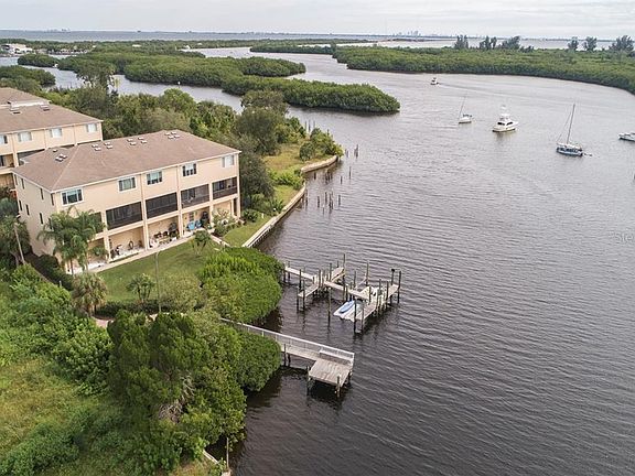 3rd image of 1137 Venetian Harbor Dr NE