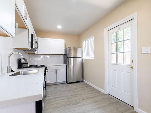 3rd image of 1609 W Monterosa St APT B