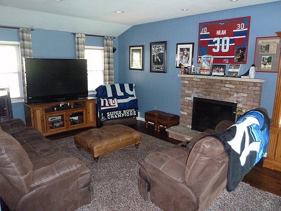 2nd image of 8 Deer Meadow Dr