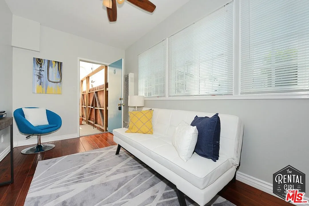2 bed, 1.0 bath, 700 sqft, $3,226 — Photo 2