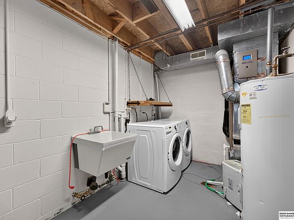 4th image of 2223 S 51st St #11