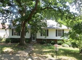 6759 N Woodland Ave, Gladstone, MO 64118