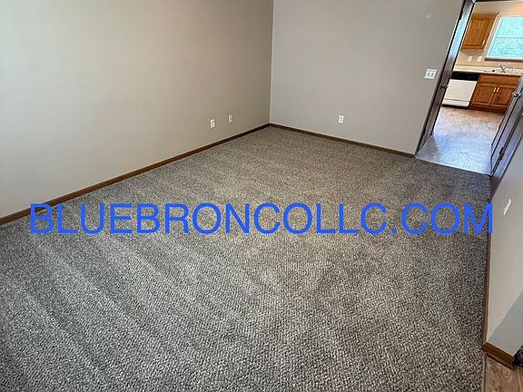 2nd image of 621 Willow Ln APT D