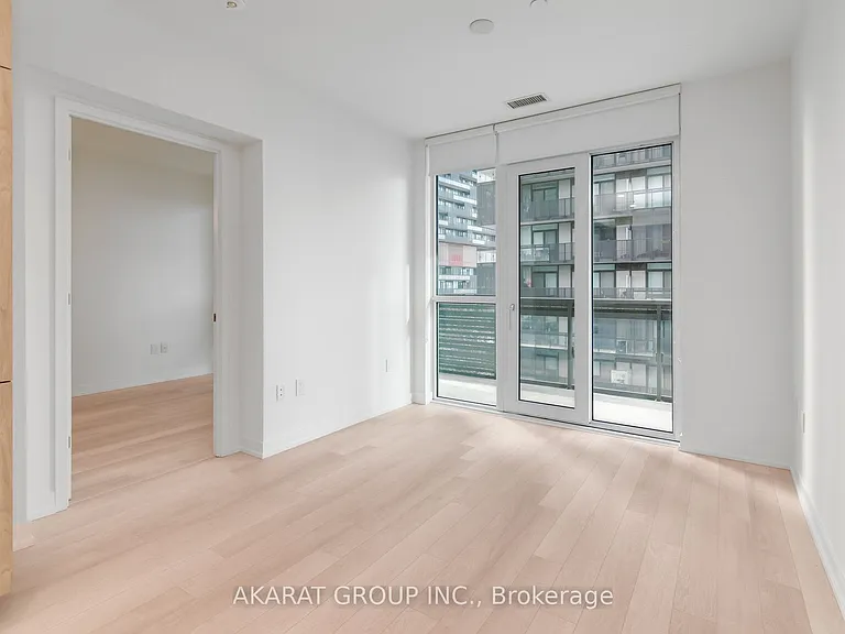 39 Roehampton Ave #2407 — Photo 11