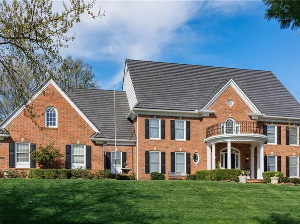 11708 Manor Rd, Leawood, KS 66211