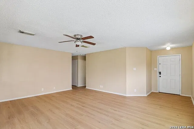 3 bed, 2.0 bath, 1551 sqft, $1,750 — Photo 4