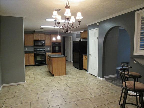 5th image of 39676 Gayle Rd