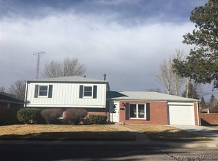 922 Apache St, Cheyenne, WY 82009