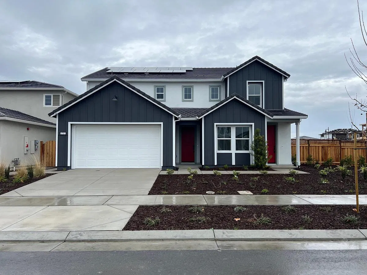 4 bed, 3119 sqft, $3,700 — Photo 1