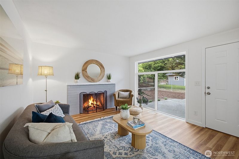 2nd image of 5922 23rd Avenue S