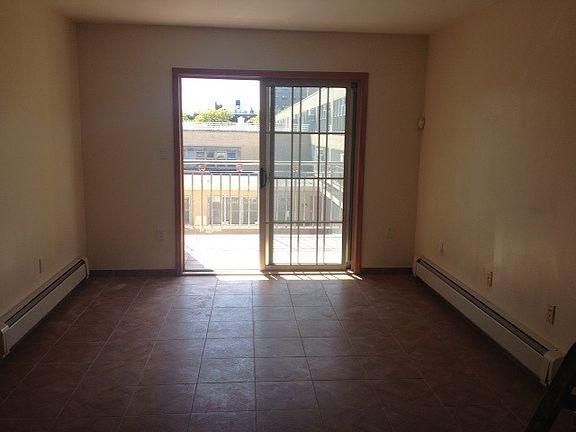 5th image of 62 Tompkins Ave