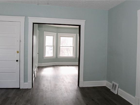 3rd image of 3642 Woodbridge Ave #2