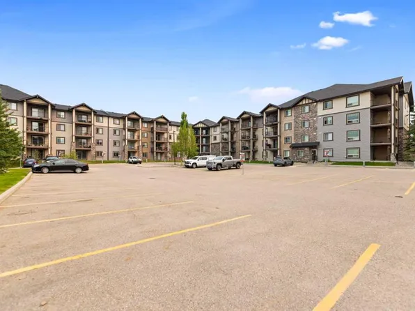 60 Panatella St NW #1119, Calgary, AB T3K 0M3
