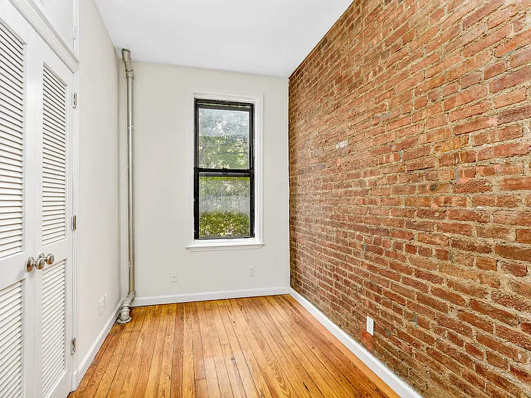 302 E 3rd St #2R — Photo 5
