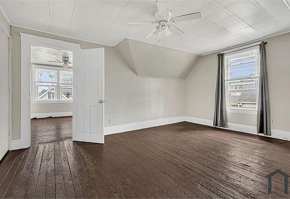 3rd image of 11806 Fairport Ave #3