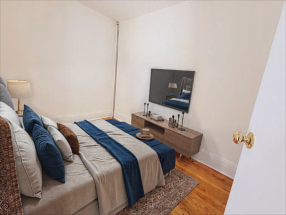 4th image of 116 E 31st St #1R