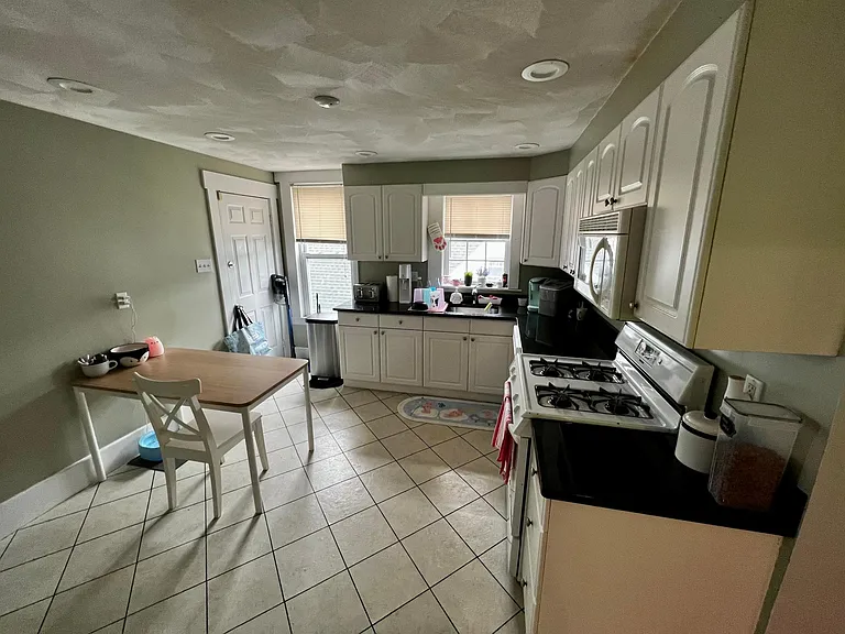 93 Easton St #3 — Photo 2