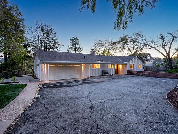 2nd image of 955 Palomar Dr