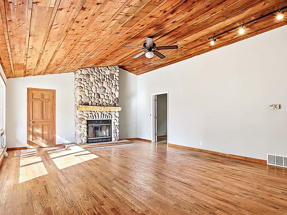 3rd image of 26654 W Woodland Ave
