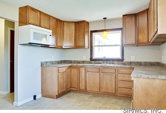 3rd image of 1505 Glen Vista Dr