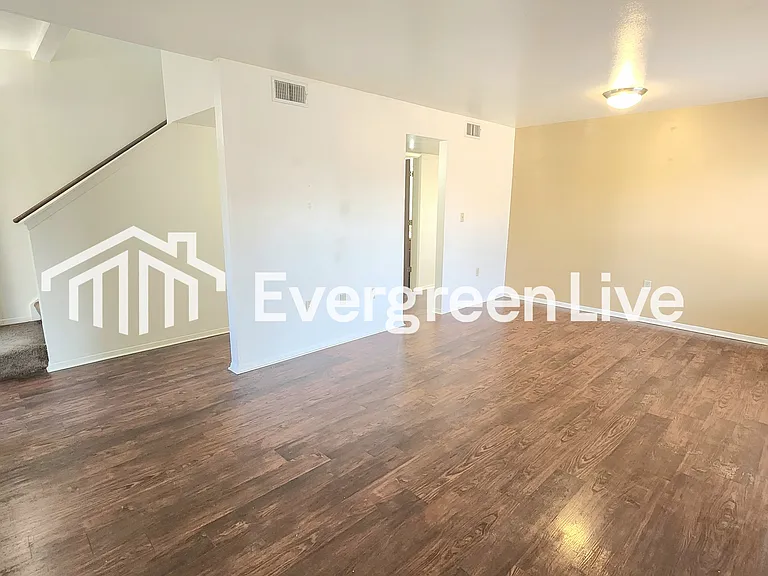 200 Raven Dr — Photo 3