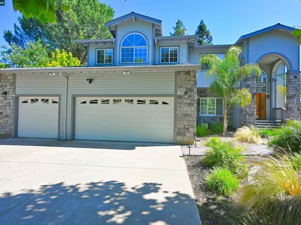35 Harmony Ln, Walnut Creek, CA 94597