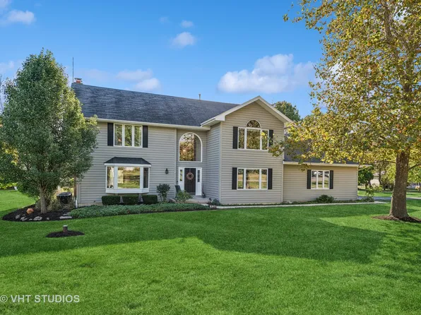 5N225 Fox Wilds Ct, St Charles, IL 60175